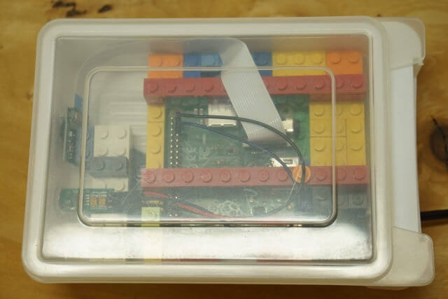 ラズベリーパイ：弁当箱とLEGOで作る監視カメラ