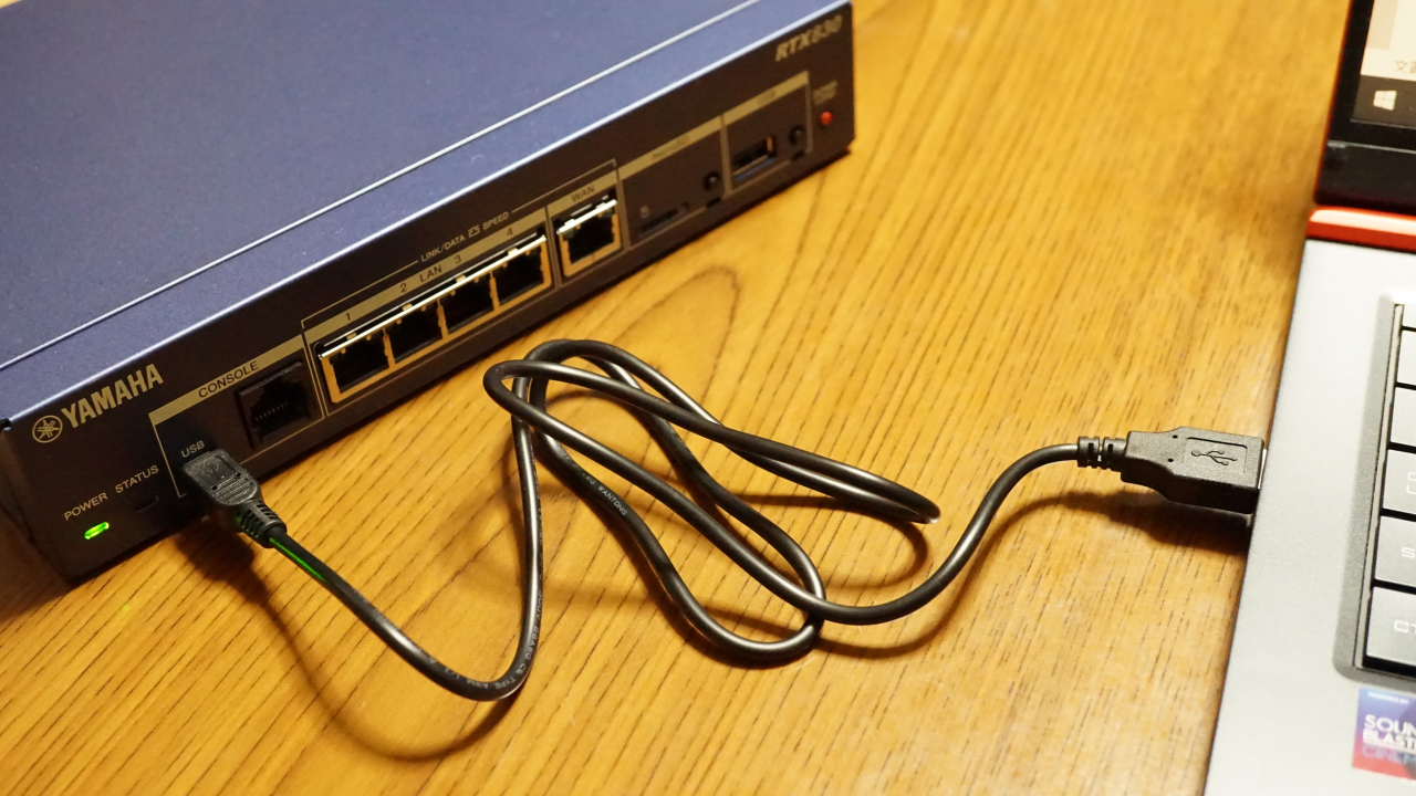 ヤマハルーターRTX830のコンソールポートにUSBケーブルで接続して