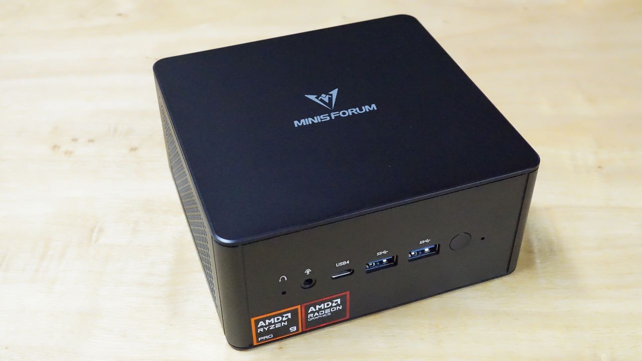 ミニPCだがデスクトップ並みに性能も高く、拡張性もあるMinisforumのUM890 Pro