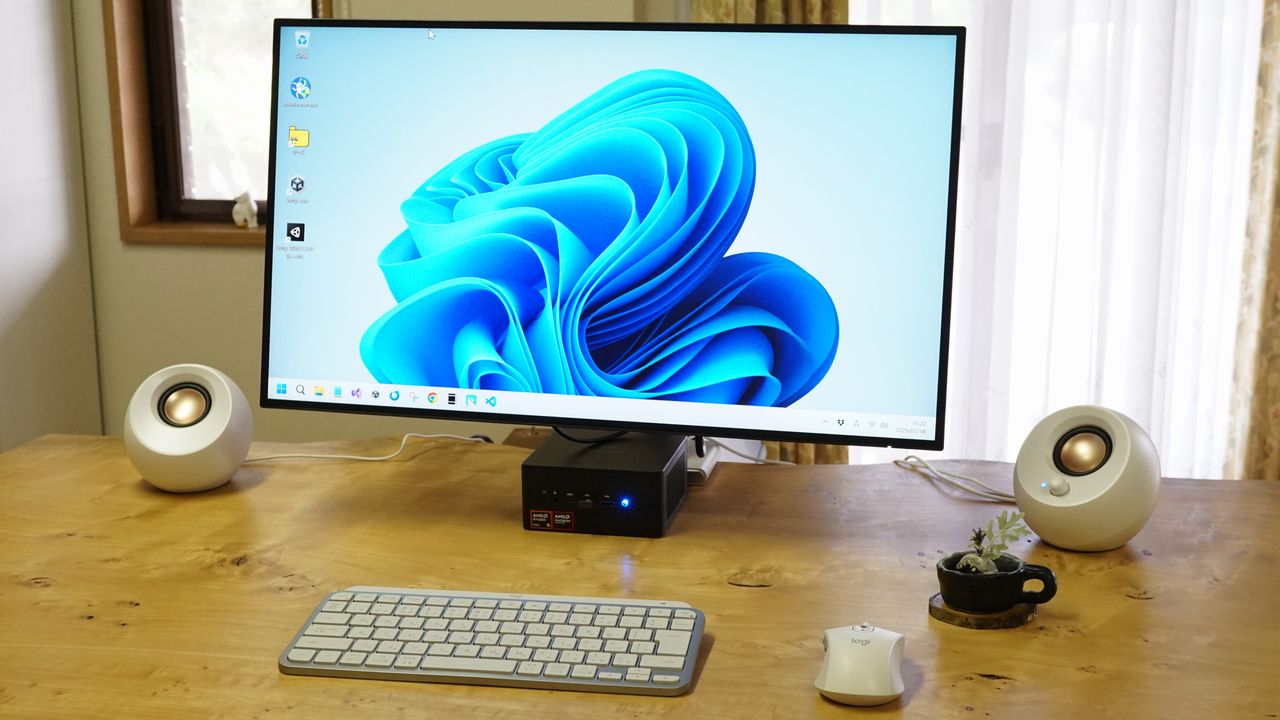 青く光っている電源ボタンを入れるとデスクトップ環境が起動する