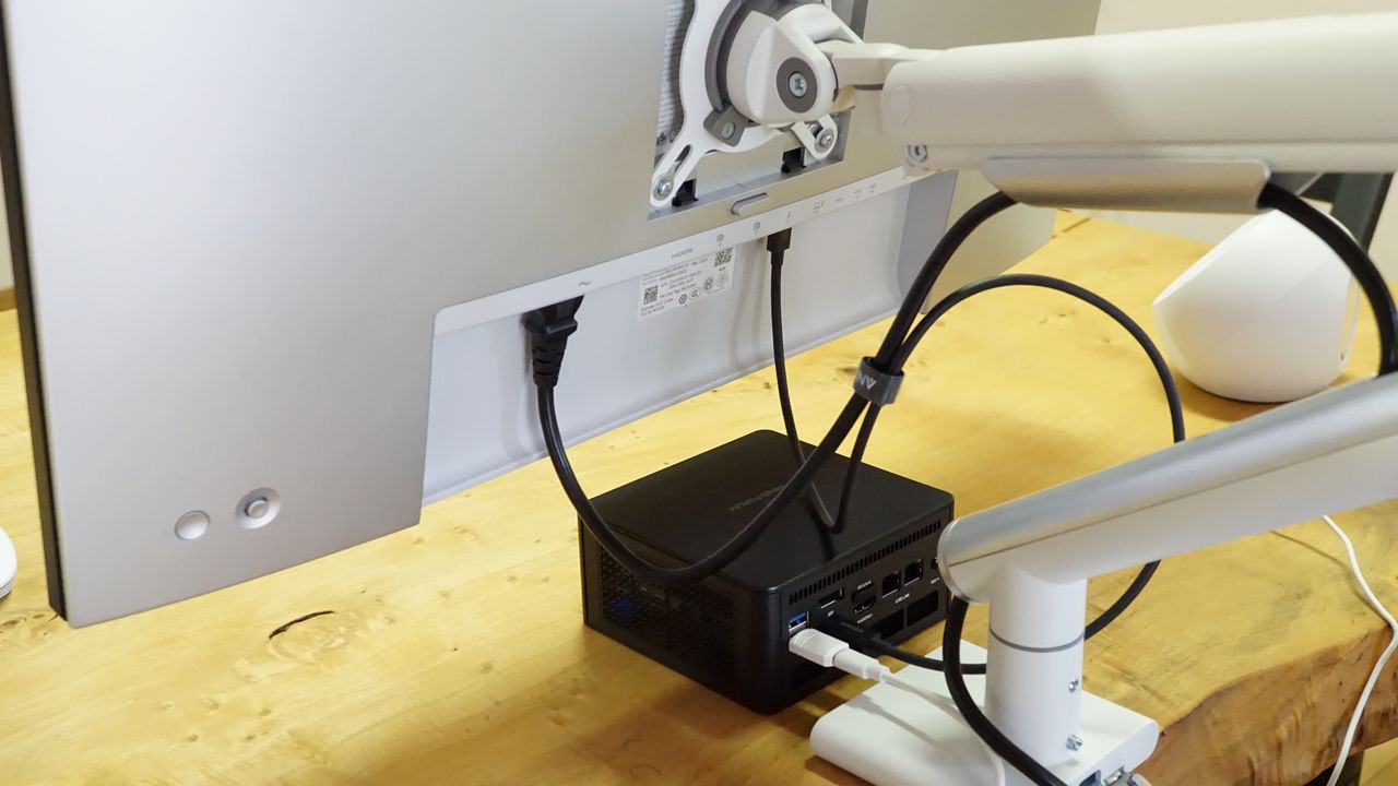 ケーブル1本でディスプレイから電源供給と映像出力